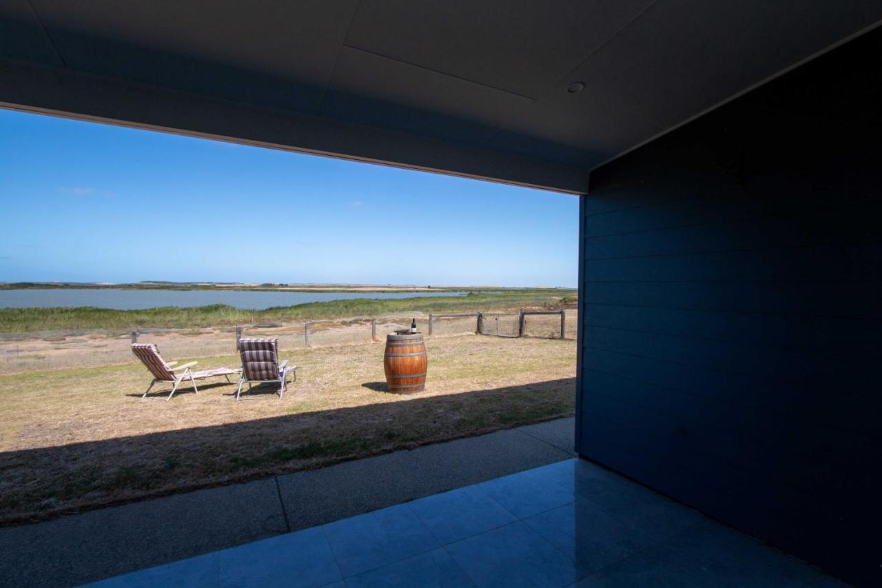 Coorong Island Retreat - Farm Stay At Pet Friendly Property Meningie Экстерьер фото