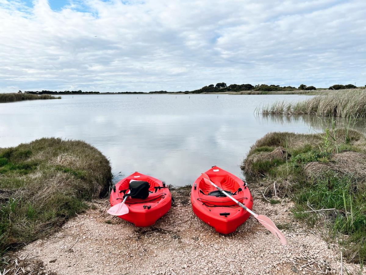 Coorong Island Retreat - Farm Stay At Pet Friendly Property Meningie Экстерьер фото