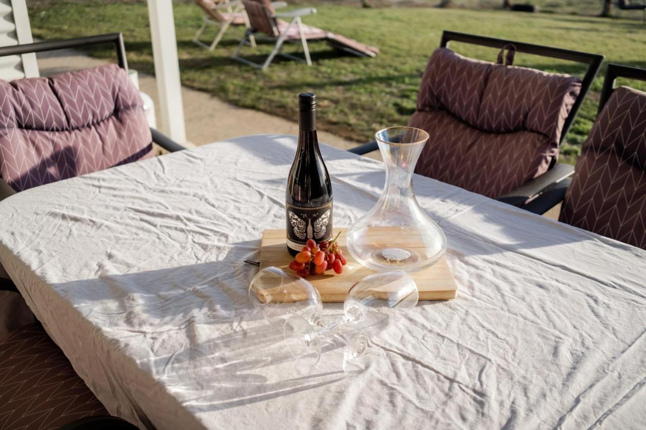 Coorong Island Retreat - Farm Stay At Pet Friendly Property Meningie Экстерьер фото